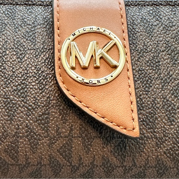 Michael Kors Signature Brown Acorn Greenwich Medium Tab Zip Around Wallet - Picture 3 of 13